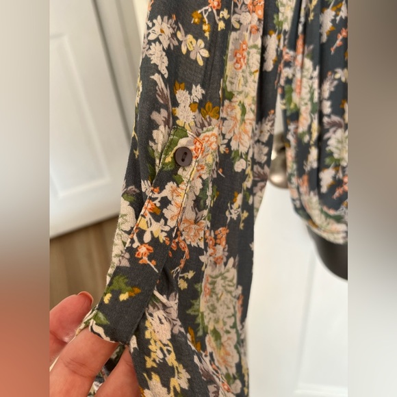 Lucky Brand Faux Wrap Floral Top with side tie sz M - Picture 3 of 7